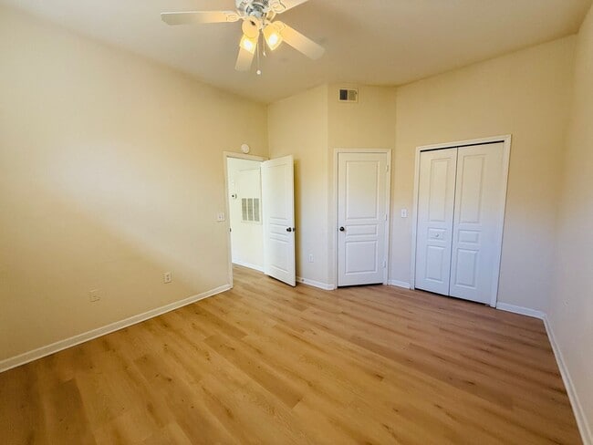 Building Photo - Beautiful Two Bedroom, Two Bath Condo For Rent in New Tampa!