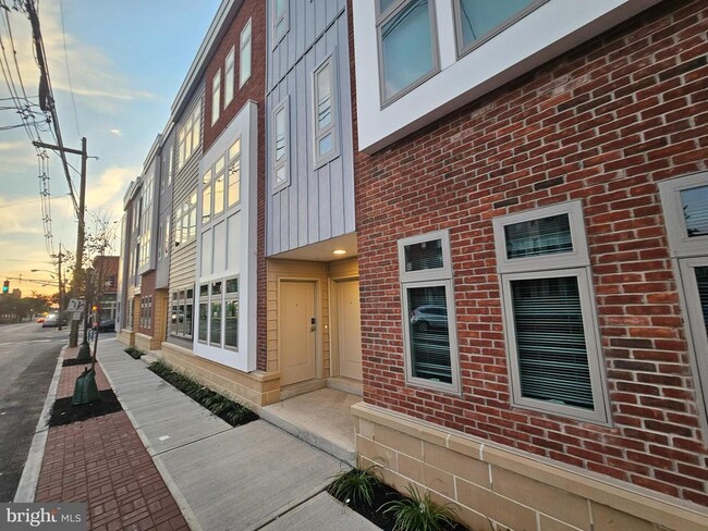 Primary Photo - 200 Hamilton Ave