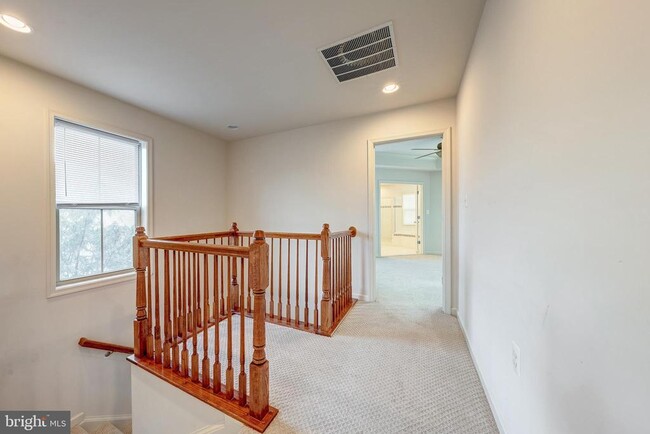 Building Photo - 42541 Dreamweaver Dr