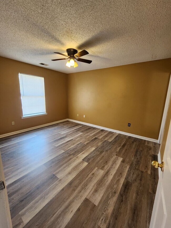 Building Photo - 102 Crosby Dr