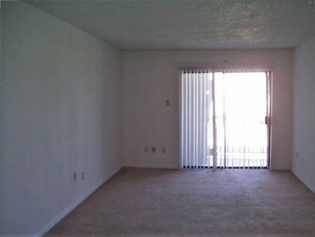 Building Photo - 2816 S Bartell Dr