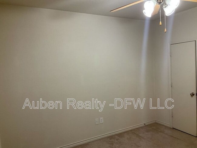 Building Photo - 800 Quarter Horse Trail