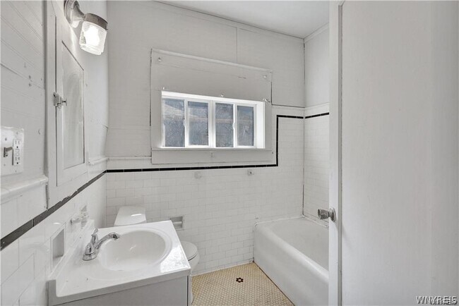 Building Photo - 1348 Pierce Ave
