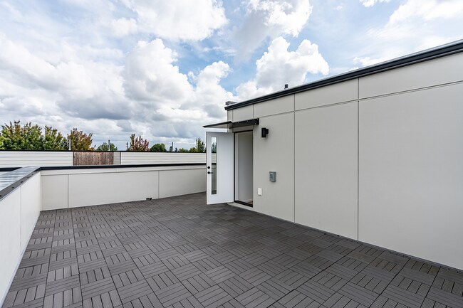 Building Photo - 8326 C 16TH AVE NW 98117