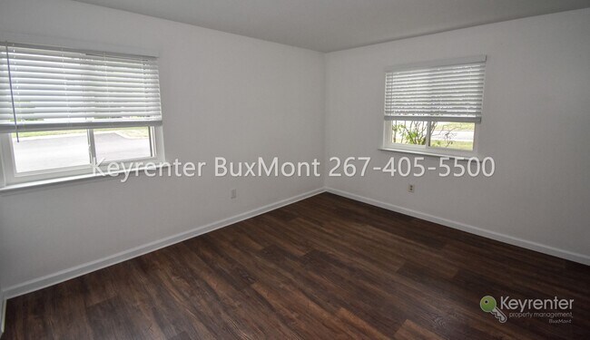 Building Photo - 115 Hickory Ct