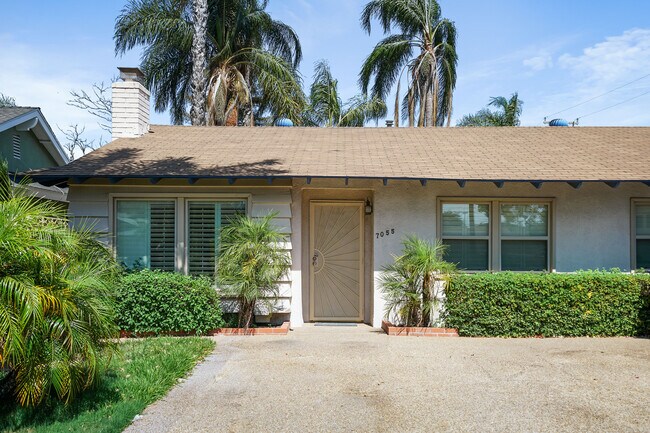 Building Photo - 7055 Avenida Leon