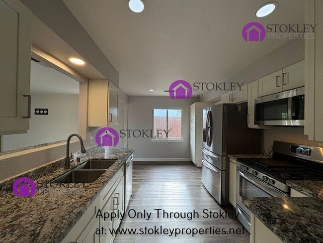 Building Photo - 1920 Encima Dr