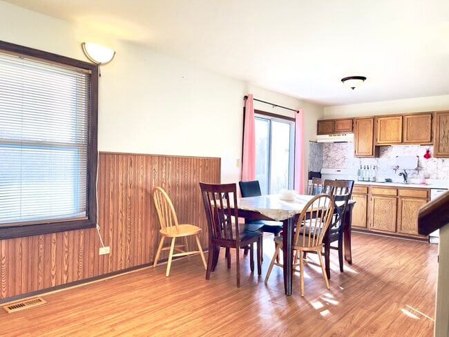 Building Photo - 817 74th St