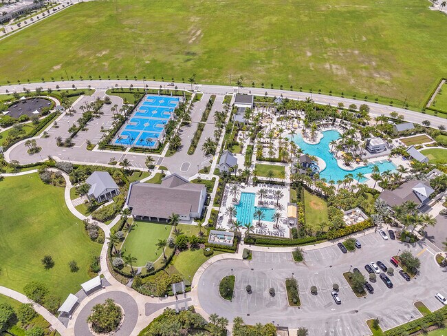 Building Photo - 5320 St Armands Way