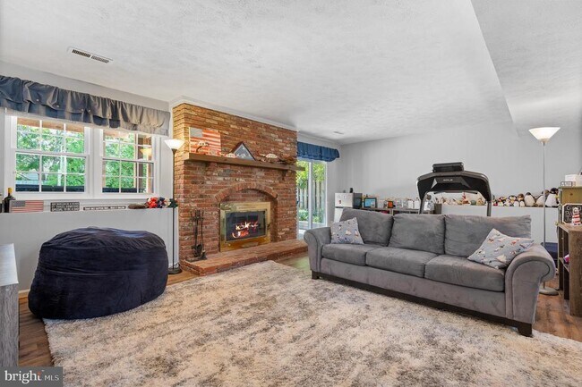 Building Photo - 1615 Spottsworth Way