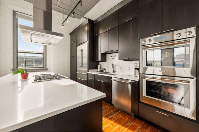 Building Photo - 21 E 15th St