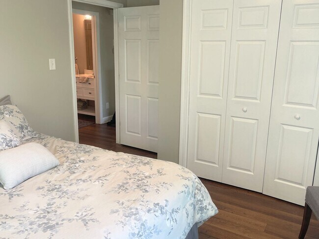 Building Photo - Knoxville 37914 - FULLY FURNISHED! 3 bedroom, 2 bath home - SHORT TERM LEASE AVAILABLE - Contact ...