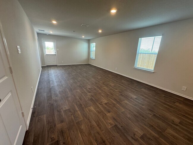 Building Photo - 13922 Pease St