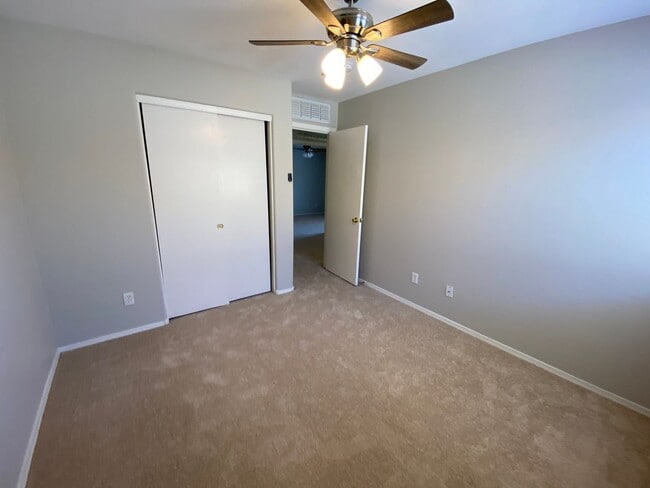 Building Photo - 4 Bedroom, 3 bath, two story with loft in ...