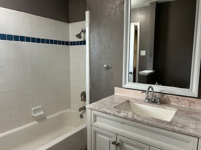 Building Photo - 1013 Red Oak St