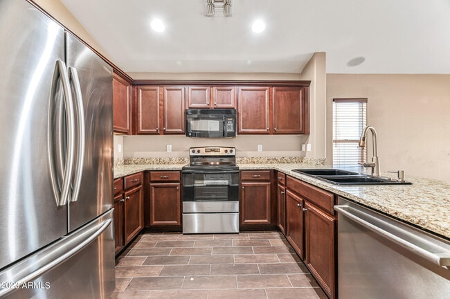 Building Photo - 41284 W Cahill Dr