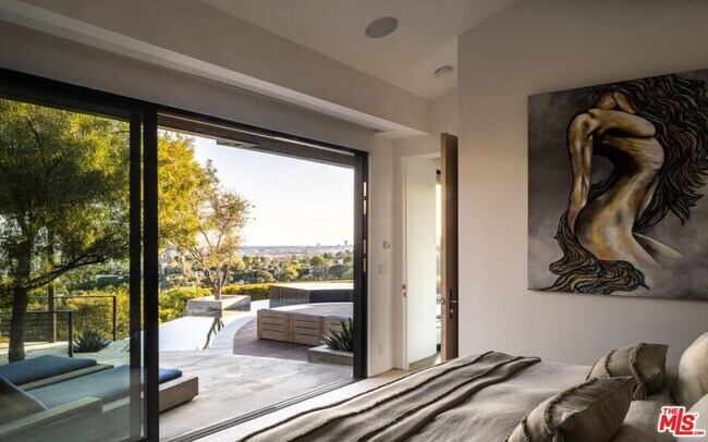 Building Photo - 2532 Canyon Oak Dr