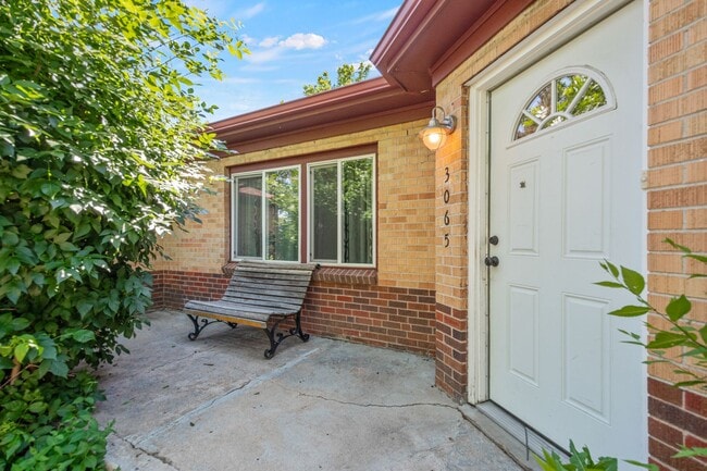 Building Photo - Fantastic Home in City Park North - Has it...
