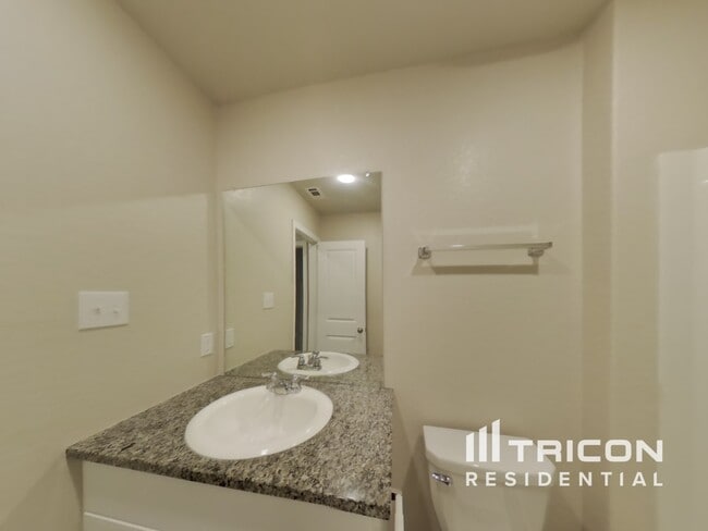 Building Photo - 6526 Beehive Dr