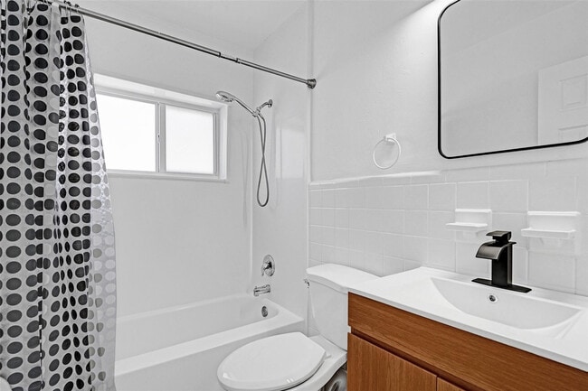 Building Photo - 6101 NE 7th Ave