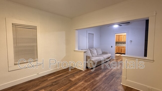 Building Photo - 631 Miles Ave