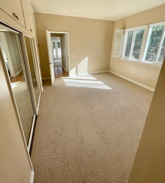 Building Photo - 1552 Crater Ln