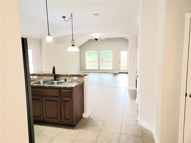 Building Photo - 2833 Checker Dr