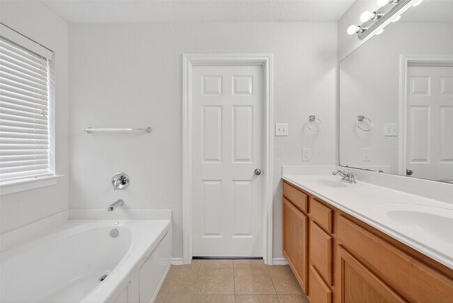 Building Photo - 11403 Ryan Manor Dr