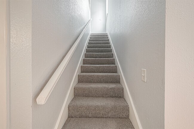 Building Photo - 9809 Richmond Ave.