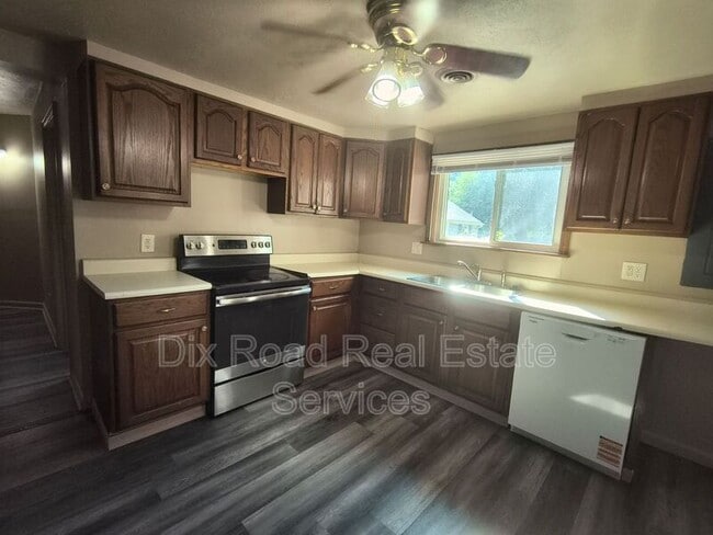 Building Photo - 2308 Waneta Ave