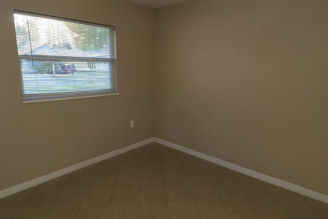 Building Photo - 257 Poe Ave