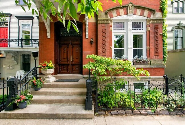 Building Photo - 219 W Eugenie St