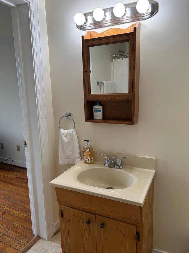 Bathroom - 505 Hawke St