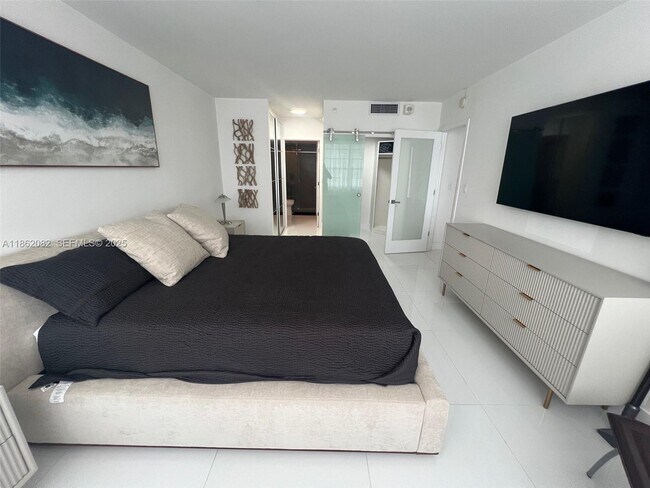 Building Photo - 100 Lincoln Rd