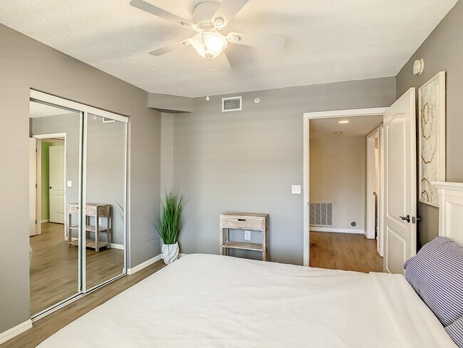 Building Photo - 1851 Jimmy Buffett Mem Hwy