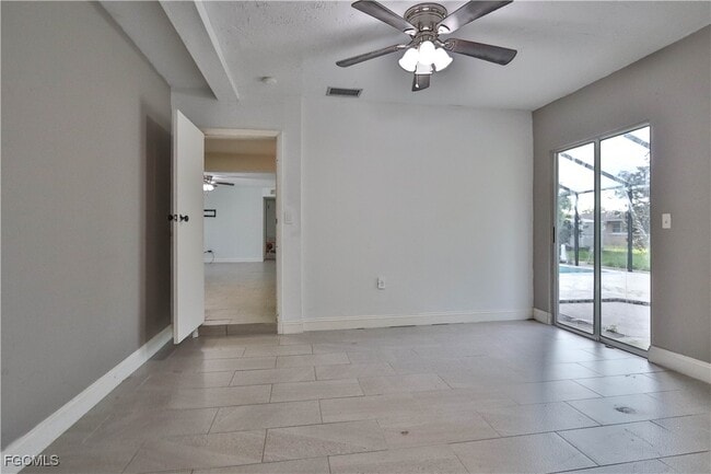 Building Photo - 305 Bougainvillea Rd W