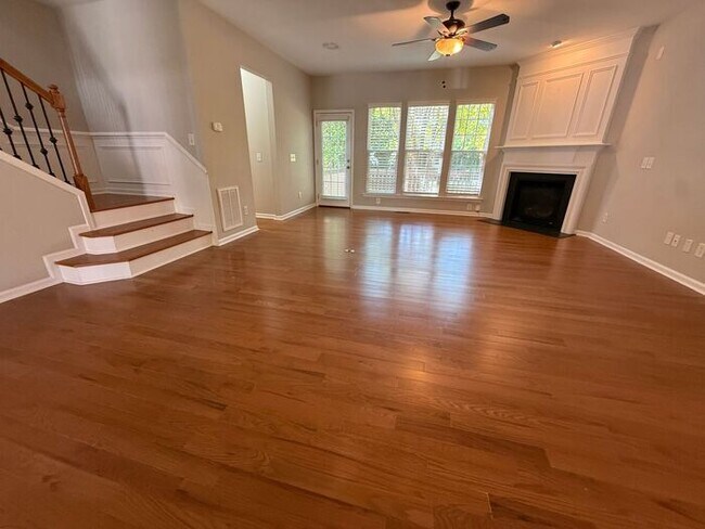 Building Photo - Prime Raleigh Location Near Crabtree & Downtown – Stunning 3BR Townhome