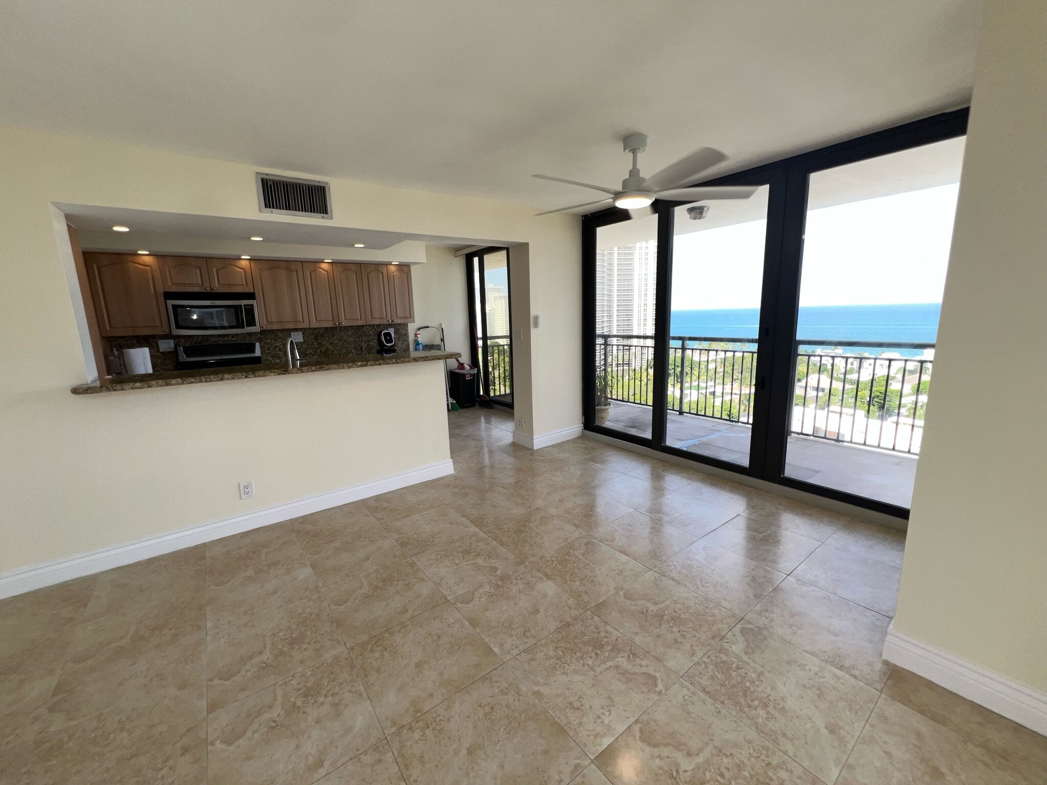Building Photo - 3031 N Ocean Blvd
