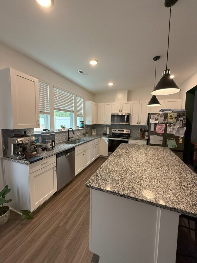 Building Photo - 119 Anise Ln