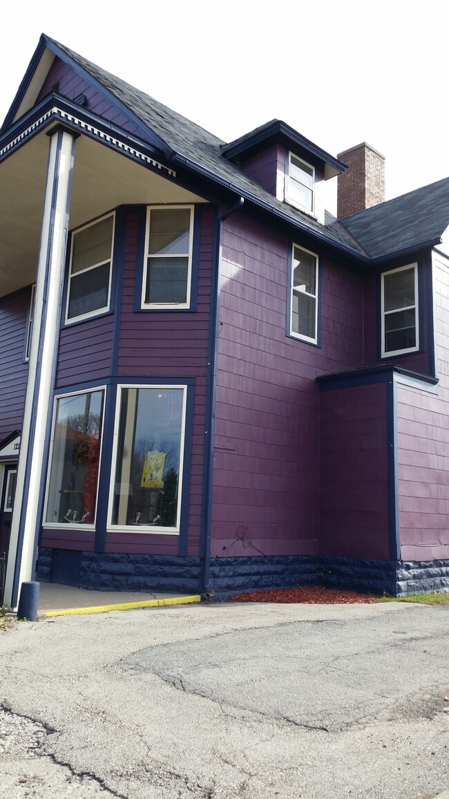 Building Photo - 1221 1st Ave SE