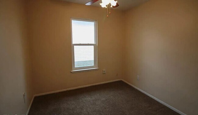 Building Photo - LEASING
