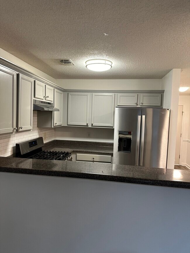 Building Photo - 105 Crestfield Cir