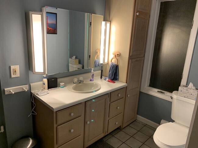 Building Photo - NO FEE!!!!! 1.5 Bed in Watertown with parking & in-unit laundry!!!