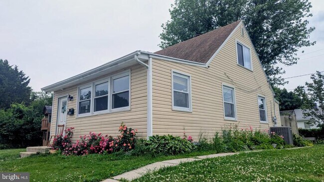 Building Photo - 101 Fairway Ct
