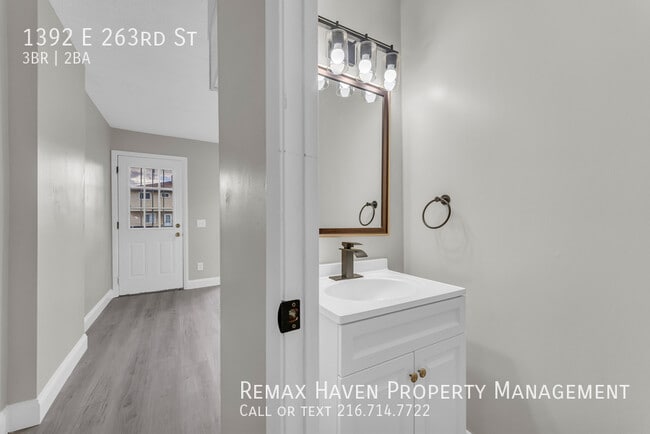 Building Photo - 1392 E 263rd St