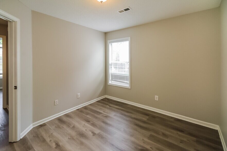 Building Photo - 311 Fallview Dr