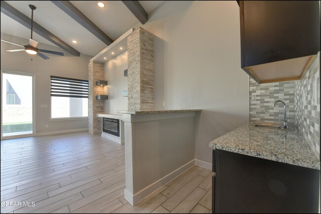 Building Photo - 12333 Desert Wolf Ave