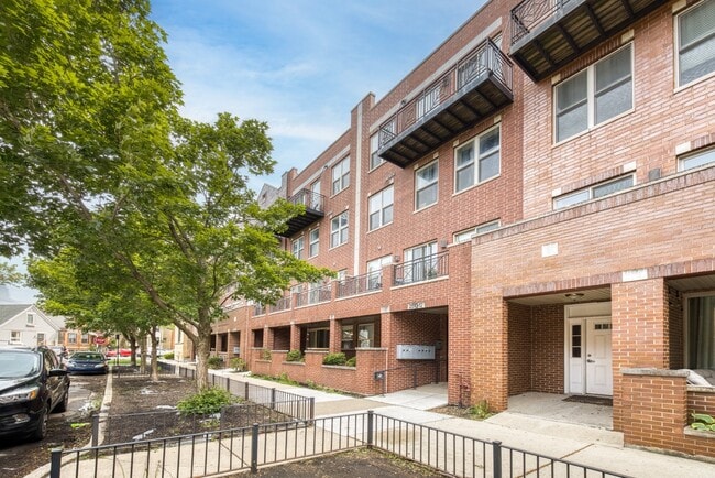 Building Photo - 1 Bedroom - Logan Square Available ASAP!