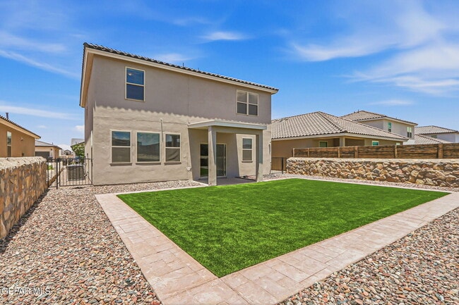 Building Photo - 13852 Paseo De La Luna Ave