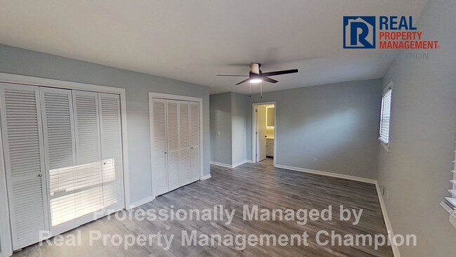 Building Photo - Updated 3 BD/2BA Home on Spacious Corner Lot